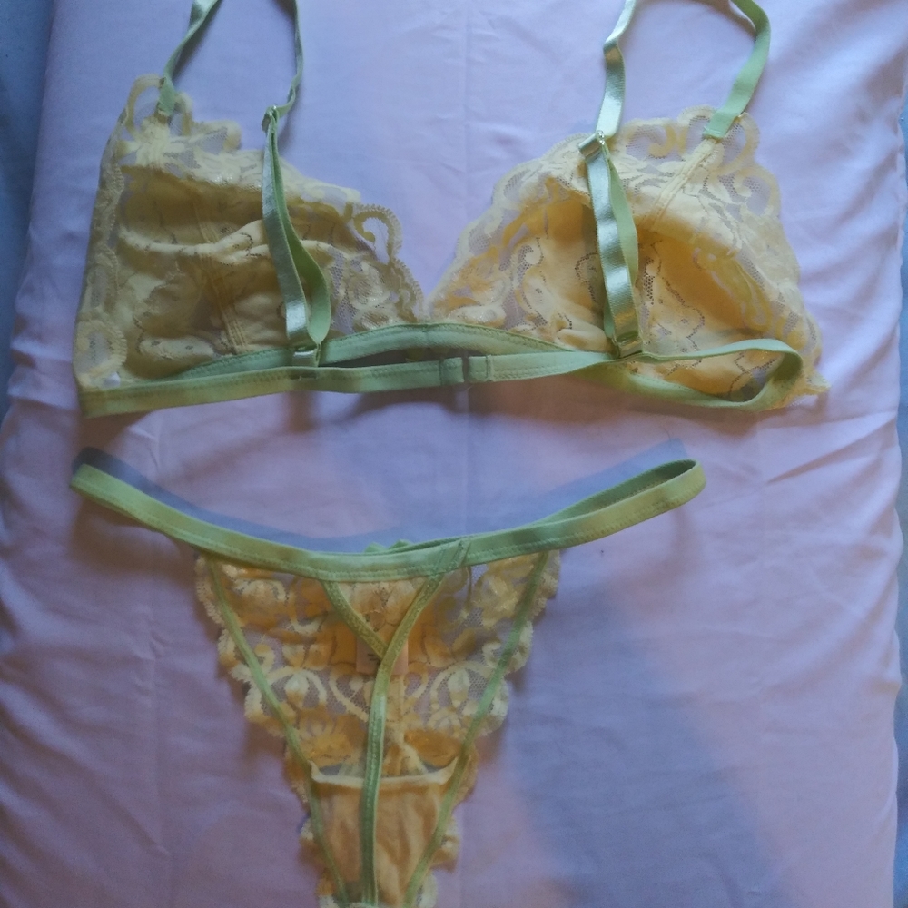 Bra & gstring set - Picture 3 of 6